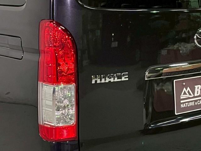 ハイエースバン スーパーＧＬ　ダーク　プライムＩＩ　４ＷＤ　モデリスタ　アルパイン１１型ナビ　アルパインスピーカー　アルパインデジタルインナーミラー　ハーフレザーシート　両側電動スライドドア　シーケンシャルウインカー　ローダウン　社外マフラー　ＥＴＣ（9枚目）