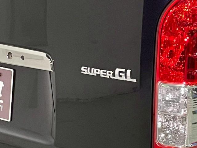 ハイエースバン スーパーＧＬ　ダーク　プライムＩＩ　４ＷＤ　モデリスタ　アルパイン１１型ナビ　アルパインスピーカー　アルパインデジタルインナーミラー　ハーフレザーシート　両側電動スライドドア　シーケンシャルウインカー　ローダウン　社外マフラー　ＥＴＣ（10枚目）