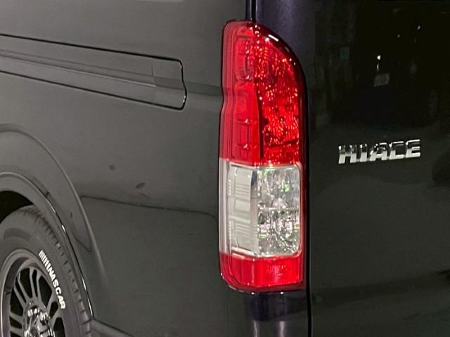ハイエースバン スーパーＧＬ　ダーク　プライムＩＩ　４ＷＤ　モデリスタ　アルパイン１１型ナビ　アルパインスピーカー　アルパインデジタルインナーミラー　ハーフレザーシート　両側電動スライドドア　シーケンシャルウインカー　ローダウン　社外マフラー　ＥＴＣ（11枚目）