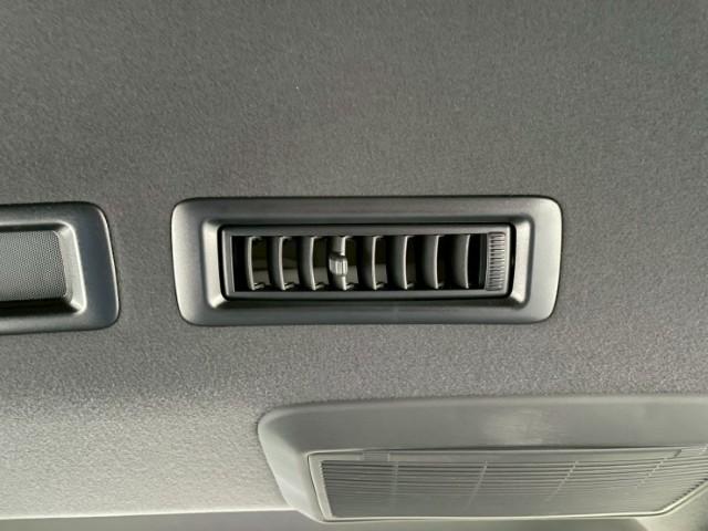 ハイエースバン スーパーＧＬ　ダーク　プライムＩＩ　４ＷＤ　モデリスタ　アルパイン１１型ナビ　アルパインスピーカー　アルパインデジタルインナーミラー　ハーフレザーシート　両側電動スライドドア　シーケンシャルウインカー　ローダウン　社外マフラー　ＥＴＣ（28枚目）