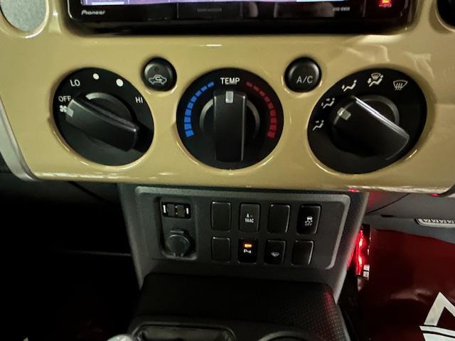 ＦＪクルーザー カラーパッケージ　リフトアップ　ＸＴＲＥＭＥ－Ｊ　　ＸＪ０３（フラットブラックスモーク）１７インチアルミホイール　ＴＯＹＯ　ＴＩＲＥＳ　ＯＰＥＮ　ＣＯＵＮＴＲＹ　Ｒ／Ｔ　ブラックアウト塗装　ナビ　バックカメラ　ＥＴＣ（8枚目）