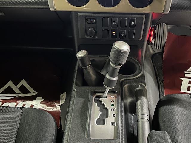 ＦＪクルーザー カラーパッケージ　リフトアップ　ＸＴＲＥＭＥ－Ｊ　　ＸＪ０３（フラットブラックスモーク）１７インチアルミホイール　ＴＯＹＯ　ＴＩＲＥＳ　ＯＰＥＮ　ＣＯＵＮＴＲＹ　Ｒ／Ｔ　ブラックアウト塗装　ナビ　バックカメラ　ＥＴＣ（9枚目）