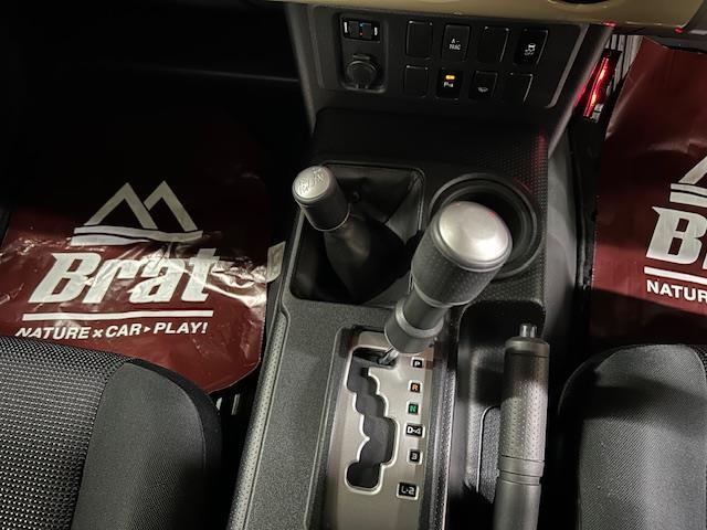 ＦＪクルーザー カラーパッケージ　リフトアップ　ＸＴＲＥＭＥ－Ｊ　　ＸＪ０３（フラットブラックスモーク）１７インチアルミホイール　ＴＯＹＯ　ＴＩＲＥＳ　ＯＰＥＮ　ＣＯＵＮＴＲＹ　Ｒ／Ｔ　ブラックアウト塗装　ナビ　バックカメラ　ＥＴＣ（10枚目）