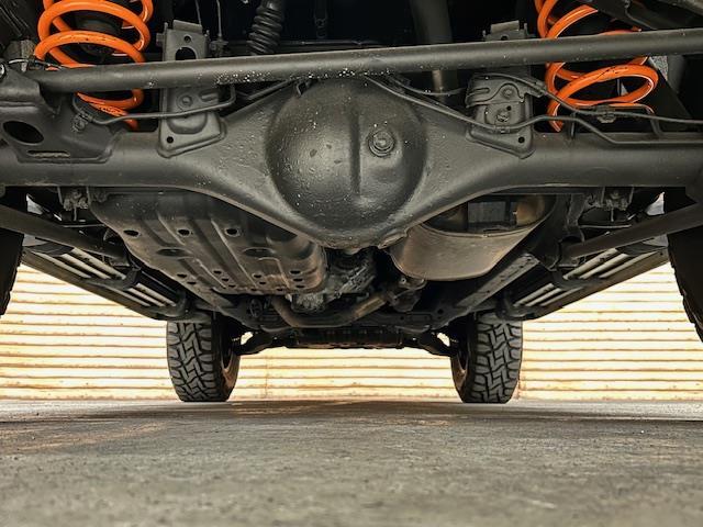 ＦＪクルーザー カラーパッケージ　リフトアップ　ＸＴＲＥＭＥ－Ｊ　　ＸＪ０３（フラットブラックスモーク）１７インチアルミホイール　ＴＯＹＯ　ＴＩＲＥＳ　ＯＰＥＮ　ＣＯＵＮＴＲＹ　Ｒ／Ｔ　ブラックアウト塗装　ナビ　バックカメラ　ＥＴＣ（41枚目）