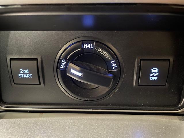 ランドクルーザープラド ＴＸ　Ｌパッケージ　ワンオーナー　黒革シート　純正ナビ　フルセグＴＶ　バックカメラ　前席電動シート　前席エアシート　純正１７インチアルミホイール　ガナドール２本出しマフラー　ウッドコンビステア　ＬＥＤヘッドライト　ＥＴＣ（6枚目）