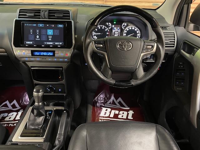 ランドクルーザープラド ＴＸ　Ｌパッケージ　ワンオーナー　黒革シート　純正ナビ　フルセグＴＶ　バックカメラ　前席電動シート　前席エアシート　純正１７インチアルミホイール　ガナドール２本出しマフラー　ウッドコンビステア　ＬＥＤヘッドライト　ＥＴＣ（12枚目）