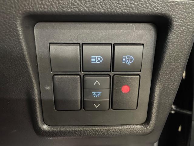 ランドクルーザープラド ＴＸ　Ｌパッケージ　ワンオーナー　黒革シート　純正ナビ　フルセグＴＶ　バックカメラ　前席電動シート　前席エアシート　純正１７インチアルミホイール　ガナドール２本出しマフラー　ウッドコンビステア　ＬＥＤヘッドライト　ＥＴＣ（13枚目）