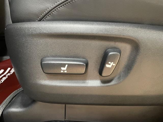 ランドクルーザープラド ＴＸ　Ｌパッケージ　ワンオーナー　黒革シート　純正ナビ　フルセグＴＶ　バックカメラ　前席電動シート　前席エアシート　純正１７インチアルミホイール　ガナドール２本出しマフラー　ウッドコンビステア　ＬＥＤヘッドライト　ＥＴＣ（21枚目）