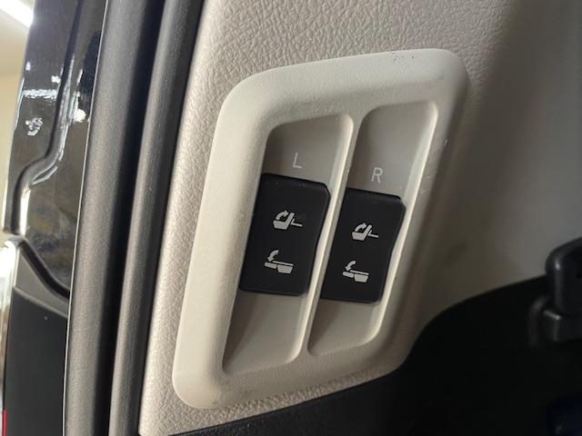 ランドクルーザープラド ＴＸ　Ｌパッケージ　ワンオーナー　黒革シート　純正ナビ　フルセグＴＶ　バックカメラ　前席電動シート　前席エアシート　純正１７インチアルミホイール　ガナドール２本出しマフラー　ウッドコンビステア　ＬＥＤヘッドライト　ＥＴＣ（48枚目）