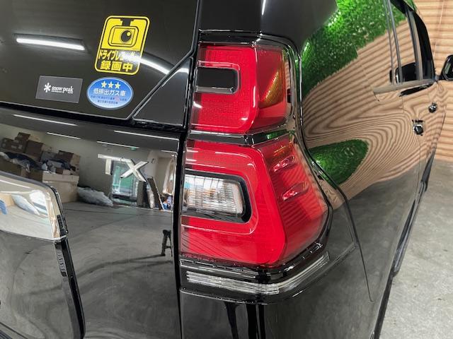 ランドクルーザープラド ＴＸ　Ｌパッケージ　ワンオーナー　黒革シート　純正ナビ　フルセグＴＶ　バックカメラ　前席電動シート　前席エアシート　純正１７インチアルミホイール　ガナドール２本出しマフラー　ウッドコンビステア　ＬＥＤヘッドライト　ＥＴＣ（73枚目）