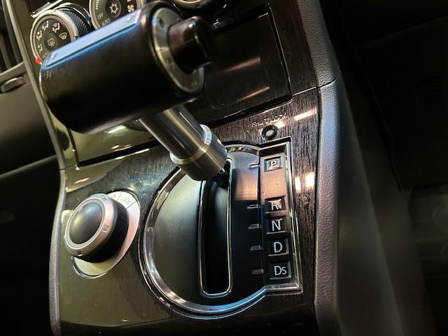 デリカＤ：５ Ｇ　プレミアム　４ＷＤ　リフトアップ　純正ナビ　バックカメラ　ＭＫＷ１６インチアルミホイール　ジオランダー　オーバーフェンダー　ガナドール２本出しマフラー　前席シートヒーター　デジタルインナーミラー　両側電動スライド（11枚目）