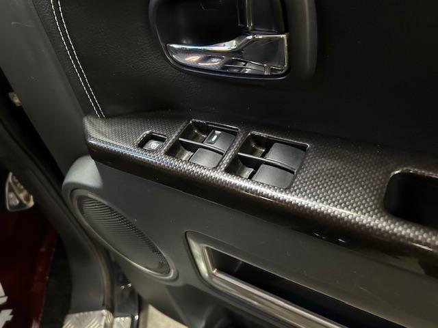 デリカＤ：５ Ｇ　プレミアム　４ＷＤ　リフトアップ　純正ナビ　バックカメラ　ＭＫＷ１６インチアルミホイール　ジオランダー　オーバーフェンダー　ガナドール２本出しマフラー　前席シートヒーター　デジタルインナーミラー　両側電動スライド（17枚目）