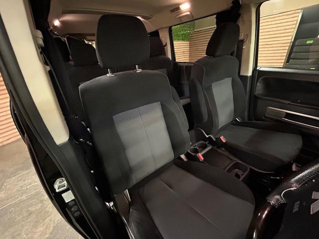 デリカＤ：５ Ｇ　プレミアム　４ＷＤ　リフトアップ　純正ナビ　バックカメラ　ＭＫＷ１６インチアルミホイール　ジオランダー　オーバーフェンダー　ガナドール２本出しマフラー　前席シートヒーター　デジタルインナーミラー　両側電動スライド（25枚目）