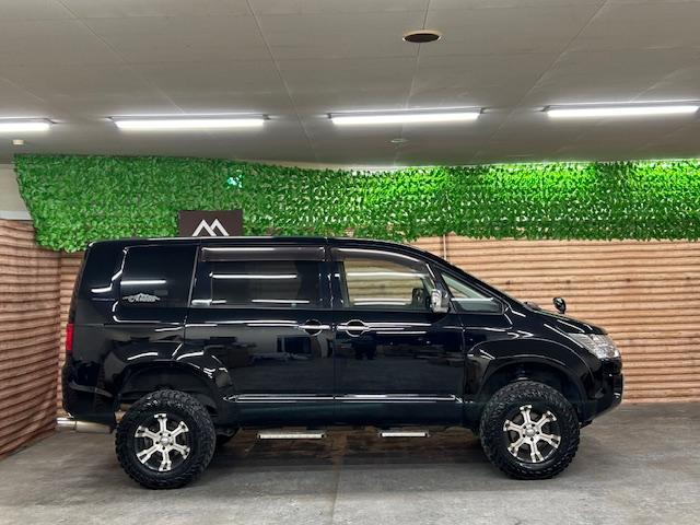 デリカＤ：５ Ｇ　プレミアム　４ＷＤ　リフトアップ　純正ナビ　バックカメラ　ＭＫＷ１６インチアルミホイール　ジオランダー　オーバーフェンダー　ガナドール２本出しマフラー　前席シートヒーター　デジタルインナーミラー　両側電動スライド（38枚目）