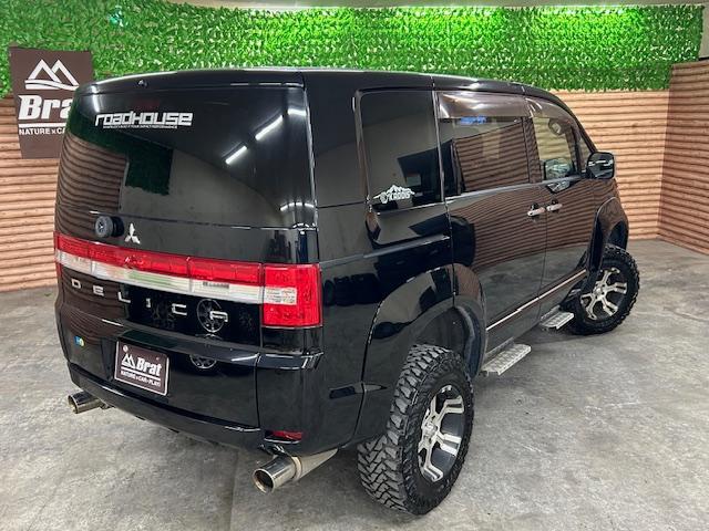 デリカＤ：５ Ｇ　プレミアム　４ＷＤ　リフトアップ　純正ナビ　バックカメラ　ＭＫＷ１６インチアルミホイール　ジオランダー　オーバーフェンダー　ガナドール２本出しマフラー　前席シートヒーター　デジタルインナーミラー　両側電動スライド（62枚目）