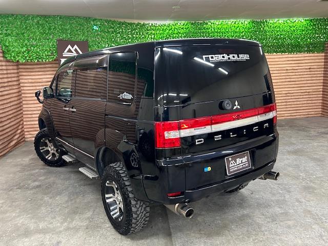 デリカＤ：５ Ｇ　プレミアム　４ＷＤ　リフトアップ　純正ナビ　バックカメラ　ＭＫＷ１６インチアルミホイール　ジオランダー　オーバーフェンダー　ガナドール２本出しマフラー　前席シートヒーター　デジタルインナーミラー　両側電動スライド（63枚目）