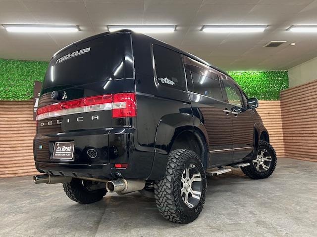 デリカＤ：５ Ｇ　プレミアム　４ＷＤ　リフトアップ　純正ナビ　バックカメラ　ＭＫＷ１６インチアルミホイール　ジオランダー　オーバーフェンダー　ガナドール２本出しマフラー　前席シートヒーター　デジタルインナーミラー　両側電動スライド（64枚目）