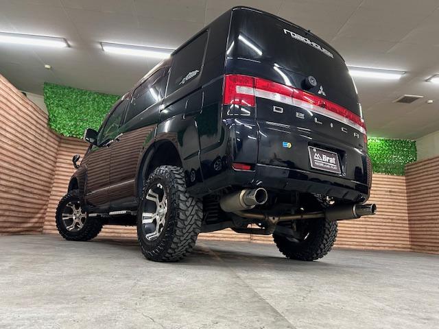 デリカＤ：５ Ｇ　プレミアム　４ＷＤ　リフトアップ　純正ナビ　バックカメラ　ＭＫＷ１６インチアルミホイール　ジオランダー　オーバーフェンダー　ガナドール２本出しマフラー　前席シートヒーター　デジタルインナーミラー　両側電動スライド（67枚目）