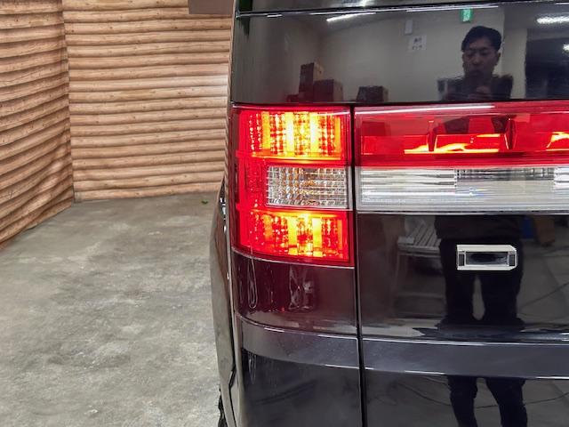 デリカＤ：５ Ｇ　プレミアム　４ＷＤ　リフトアップ　純正ナビ　バックカメラ　ＭＫＷ１６インチアルミホイール　ジオランダー　オーバーフェンダー　ガナドール２本出しマフラー　前席シートヒーター　デジタルインナーミラー　両側電動スライド（70枚目）