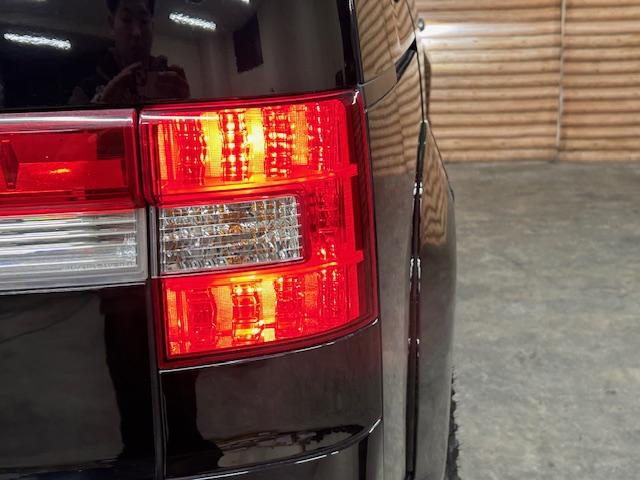 デリカＤ：５ Ｇ　プレミアム　４ＷＤ　リフトアップ　純正ナビ　バックカメラ　ＭＫＷ１６インチアルミホイール　ジオランダー　オーバーフェンダー　ガナドール２本出しマフラー　前席シートヒーター　デジタルインナーミラー　両側電動スライド（71枚目）