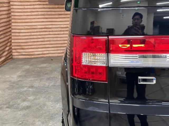 デリカＤ：５ Ｇ　プレミアム　４ＷＤ　リフトアップ　純正ナビ　バックカメラ　ＭＫＷ１６インチアルミホイール　ジオランダー　オーバーフェンダー　ガナドール２本出しマフラー　前席シートヒーター　デジタルインナーミラー　両側電動スライド（76枚目）