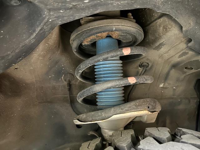 デリカＤ：５ Ｇ　プレミアム　４ＷＤ　リフトアップ　純正ナビ　バックカメラ　ＭＫＷ１６インチアルミホイール　ジオランダー　オーバーフェンダー　ガナドール２本出しマフラー　前席シートヒーター　デジタルインナーミラー　両側電動スライド（79枚目）