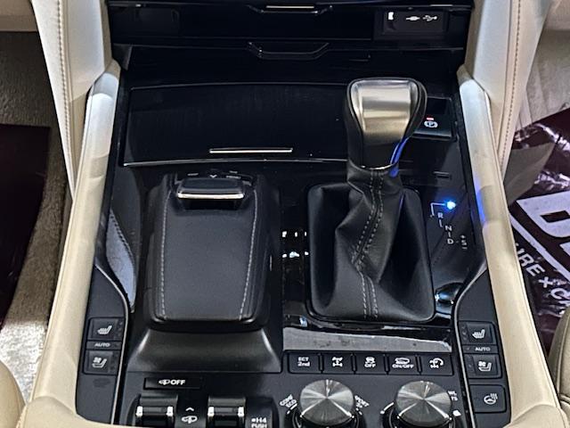 ＬＸ ＬＸ５７０　ＷＡＬＤコンプリートキット　ＷＡＬＤ２２インチＡＷ　サンルーフ　マークレビンソン　全席電動シート　全席シートヒーター　純正ナビ　純正リアモニター　全方位カメラ　ドライブレコーダー　ＣＯＯＬ　ＢＯＸ（7枚目）