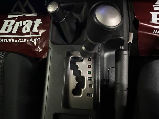 ＦＪクルーザー カラーパッケージ　４ＷＤ　純正ナビ　フルセグｔＶ　バックカメラ　ドライブレコーダー　コーナーセンサー　クルーズコントロール　キーレス　フォグランプ　ＥＴＣ　サイド、カーテンエアバッグ（9枚目）