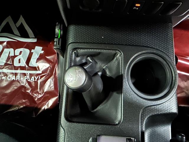 ＦＪクルーザー カラーパッケージ　４ＷＤ　純正ナビ　フルセグｔＶ　バックカメラ　ドライブレコーダー　コーナーセンサー　クルーズコントロール　キーレス　フォグランプ　ＥＴＣ　サイド、カーテンエアバッグ（10枚目）