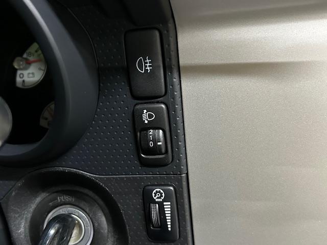 ＦＪクルーザー カラーパッケージ　４ＷＤ　純正ナビ　フルセグｔＶ　バックカメラ　ドライブレコーダー　コーナーセンサー　クルーズコントロール　キーレス　フォグランプ　ＥＴＣ　サイド、カーテンエアバッグ（13枚目）