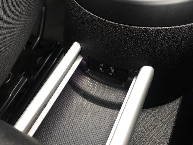 クーパー クロスオーバー オール4 4WD 禁煙車 純正オーディオ CD ドアバイザー フロアマット ETC 電動格納ミラー オートエアコン スマートキー プッシュエンジンスタート HID 純正16インチAW スタッドレス&ホイール付(35枚目)