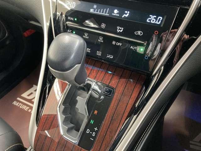 プレミアム 4WD ワンオーナー モデリスタフルエアロ モデリスタグリル 純正9インチSDナビ 禁煙車 純正18インチAW 運転席パワーシート クルコン LEDヘッドライト バックカメラ パワーバックドア(11枚目)