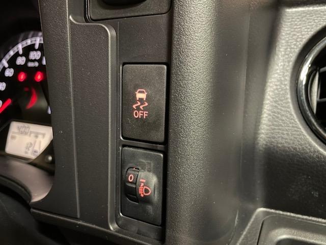 F 登録済み未使用車 2インチリフトアップ エクストリームJ14インチアルミ マッドレイジMTタイヤ ウッドコンビステアリング 衝突被害軽減ブレーキ 電動格納ミラー キーレスキー(24枚目)
