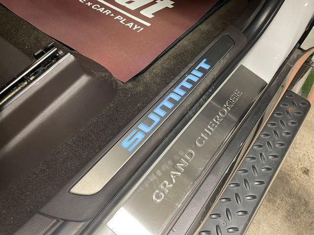 サミット オープンカントリーRTタイヤ サンルーフ ハーマンカードン 黒革シート 禁煙車 ステアリングヒーター シートヒーター エアサスペンション サイドステップ パワーシート ドラレコ(47枚目)