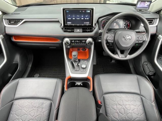 ＲＡＶ４ アドベンチャー　リフトアップ　ＴＯＹＯＴＡロゴグリル　マッドヴァンスホイール　ＴＯＹＯオープンカントリーＲ／Ｔ　フロントカメラ　ノーズカバー　レザーシート　純正ナビ　純正フロアマット（3枚目）