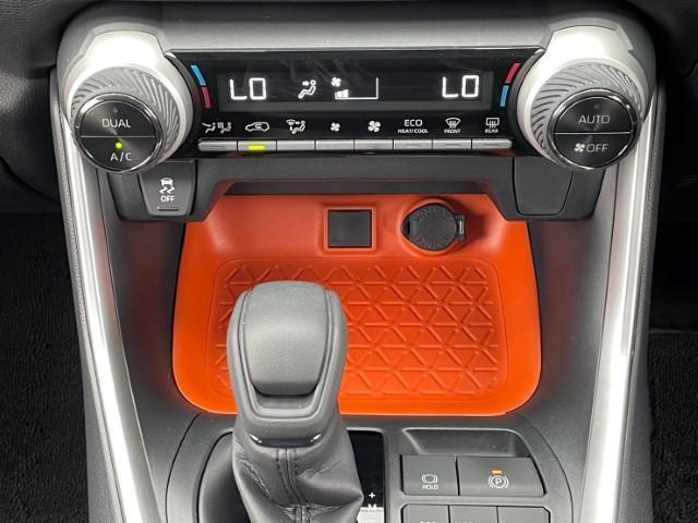 ＲＡＶ４ アドベンチャー　リフトアップ　ＴＯＹＯＴＡロゴグリル　マッドヴァンスホイール　ＴＯＹＯオープンカントリーＲ／Ｔ　フロントカメラ　ノーズカバー　レザーシート　純正ナビ　純正フロアマット（30枚目）