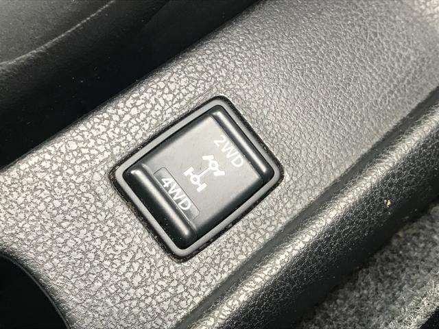 ノート 　４ＷＤ　エアロスタイルエマージェンシーブレーキパッケージ　純正ナビ　テレビ　スマートキー　純正アルミホイール（17枚目）