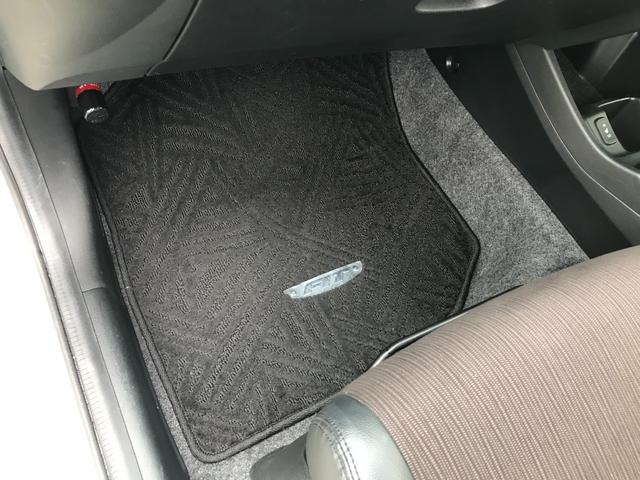 フィットハイブリッド スマートセレクション　ファインスタイル　純正ナビ　テレビ　バックカメラ　ＨＩＤ　スマートキー　エンジンスターター　両席シートヒーター　純正モデューロアルミホイール（24枚目）
