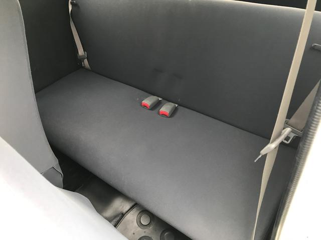 リアシートをご覧ください。