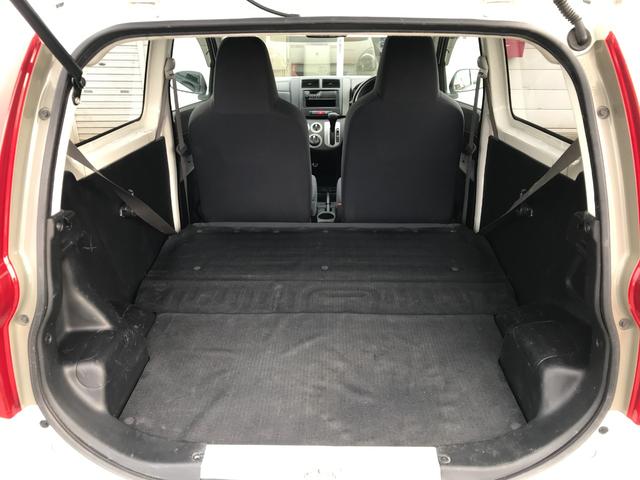 リアシートを倒した状態です。