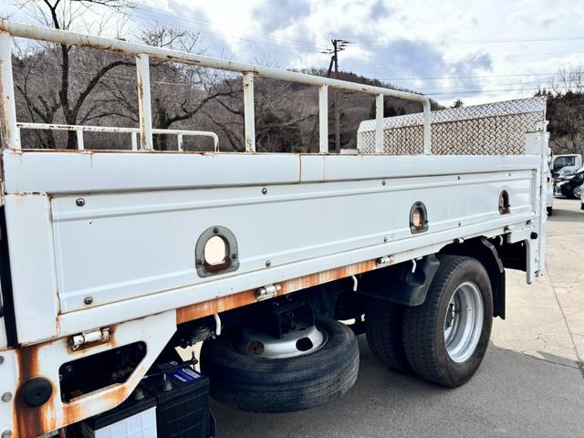 エルフトラック 　ＰＧ付　最大積載量２，０００ｋｇ　修復歴なし　バックカメラ　Ｆ５速　ディーゼル車　運転席エアバッグ　ＡＢＳ　パワーステアリング（22枚目）