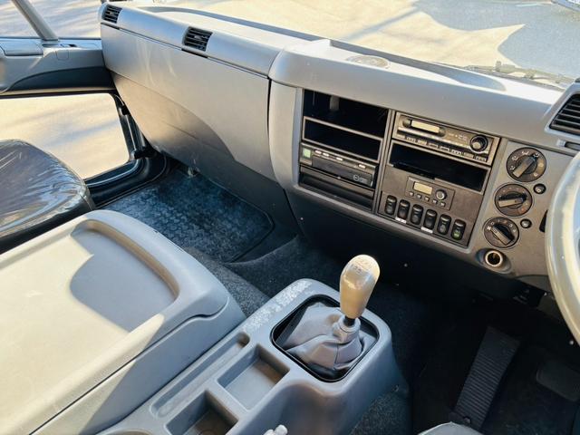 ファイター ファイター ワイド 平 アルミブロック 車検付き 荷台長6.2m 平成26年式 アルミホイール AM/FMラジオ F6速(28枚目)