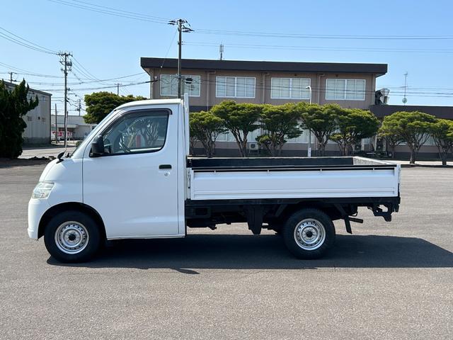 タウンエーストラック ＤＸ　Ｘエディション　ライトエーストラック　４ＷＤ　ＭＴ　スタッドレスタイヤ装着中　社外アルミホイール＋夏タイヤ付属　キーレス　エアコン　パワーステアリング　パワーウィンドウ　運転席エアバッグ　助手席エアバッグ　ＣＤ（19枚目）