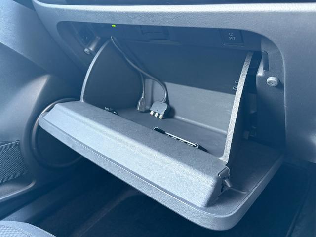 グローブボックス