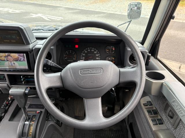 ランドクルーザー７０ ＺＸ　色替車　社外ナビ　フルセグＴＶ　バックカメラ　ＥＴＣ　社外キーレス　シートカバー　タイミングベルト交換歴有（3枚目）