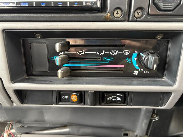 ランドクルーザー７０ ＺＸ　色替車　社外ナビ　フルセグＴＶ　バックカメラ　ＥＴＣ　社外キーレス　シートカバー　タイミングベルト交換歴有（10枚目）