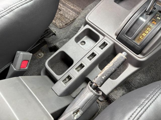 ランドクルーザー７０ ＺＸ　色替車　社外ナビ　フルセグＴＶ　バックカメラ　ＥＴＣ　社外キーレス　シートカバー　タイミングベルト交換歴有（12枚目）