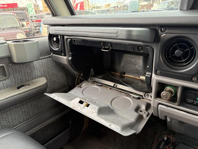 ランドクルーザー７０ ＺＸ　色替車　社外ナビ　フルセグＴＶ　バックカメラ　ＥＴＣ　社外キーレス　シートカバー　タイミングベルト交換歴有（14枚目）