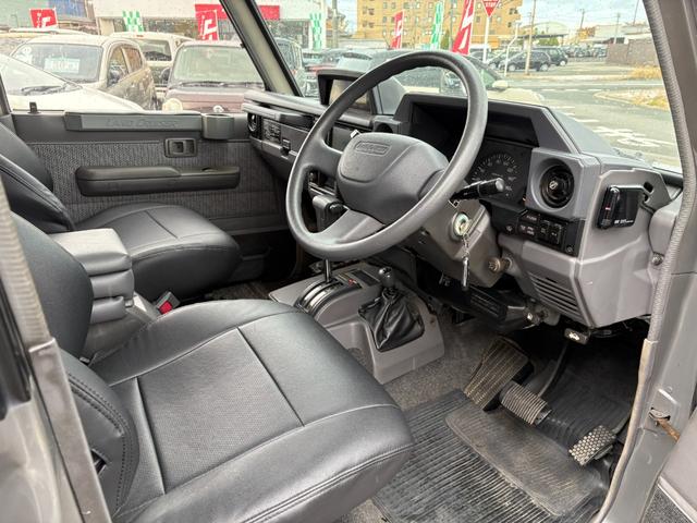 ランドクルーザー７０ ＺＸ　色替車　社外ナビ　フルセグＴＶ　バックカメラ　ＥＴＣ　社外キーレス　シートカバー　タイミングベルト交換歴有（18枚目）