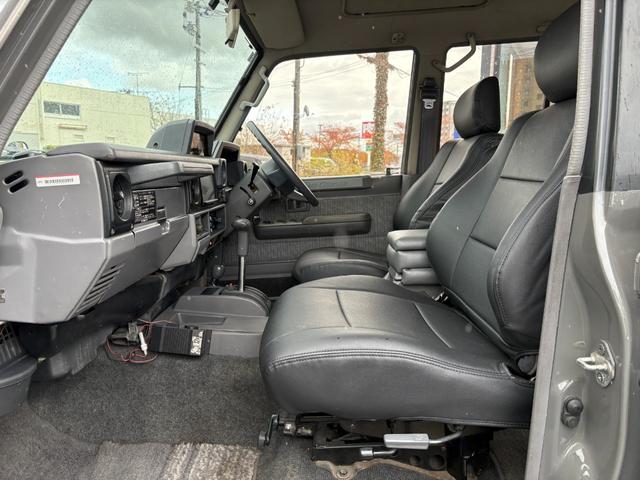 ランドクルーザー７０ ＺＸ　色替車　社外ナビ　フルセグＴＶ　バックカメラ　ＥＴＣ　社外キーレス　シートカバー　タイミングベルト交換歴有（26枚目）